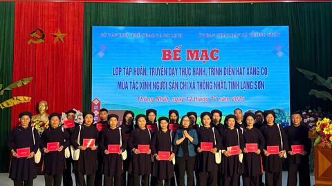 Bế mạc lớp truyền dạy, trình diễn hát xắng cọ,  múa tắc xình xã Thống Thất, tỉnh Lạng Sơn