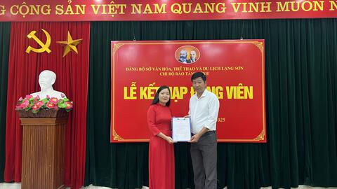 CHI BỘ BẢO TÀNG TỈNH TỔ CHỨC LỄ KẾT  NẠP ĐẢNG VIÊN MỚI