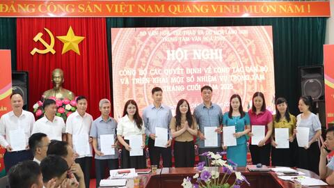 TRUNG TÂM VĂN HÓA TỈNH TỔ CHỨC HỘI NGHỊ  CÔNG BỐ CÁC QUYẾT ĐỊNH VỀ CÔNG TÁC CÁN BỘ  VÀ TRIỂN KHAI NHIỆM VỤ TRỌNG TÂM 6 THÁNG CUỐI NĂM 2025