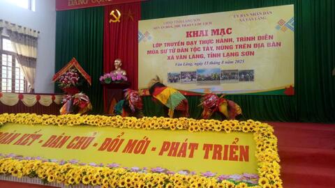 Khai mạc lớp truyền dạy múa sử tử dân tộc Tày, Nùng              trên địa bàn xã Văn Lãng, tỉnh Lạng Sơn
