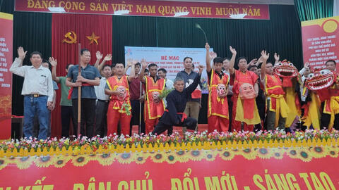 Bế mạc lớp truyền dạy thực hành, trình diễn múa sư tử và công bố Quyết định thành lập, ra mắt Câu lạc bộ múa sư tử dân tộc            Tày, Nùng xã Tân Đoàn, tỉnh Lạng Sơn