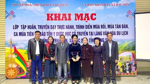 Khai mạc lớp tập huấn, truyền dạy thực hành, trình diễn múa rối, múa tán đàn, ca múa tiên và bảo tồn y dược học cổ truyền           tại Làng văn hóa du lịch cộng đồng Quỳnh Sơn