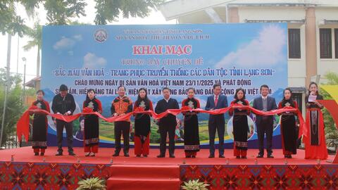 Trưng bày “Sắc màu văn hoá – Trang phục truyền thống các dân tộc tỉnh Lạng Sơn”