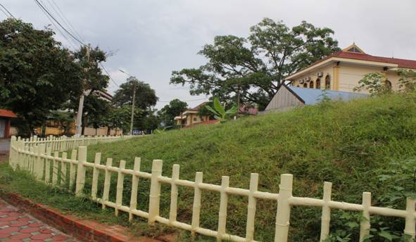 Ben trong tuong thanh.jpg